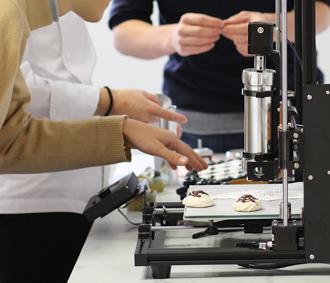 机器人冰霜助手产品设计，可以帮助你使3d打印机装饰蛋糕 (图4)